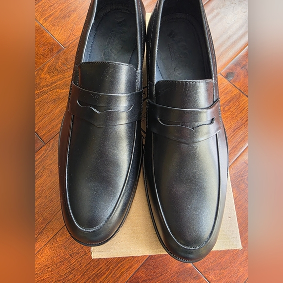 Classic Black Men's Loafers - Picture 9 of 11